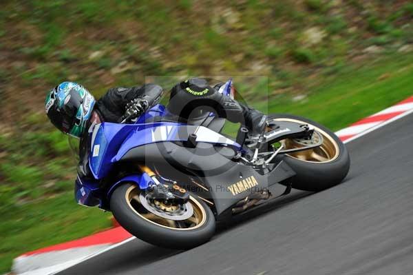 Motorcycle action photographs;cadwell;cadwell park photographs;event digital images;eventdigitalimages;motor racing louth lincolnshire;no limits trackday;peter wileman photography;trackday;trackday digital images;trackday photos