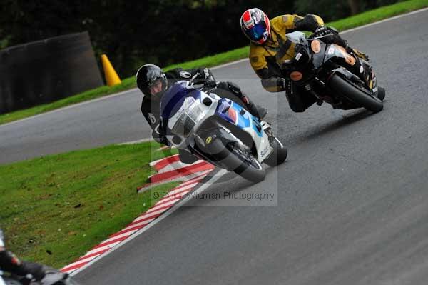 Motorcycle action photographs;cadwell;cadwell park photographs;event digital images;eventdigitalimages;motor racing louth lincolnshire;no limits trackday;peter wileman photography;trackday;trackday digital images;trackday photos