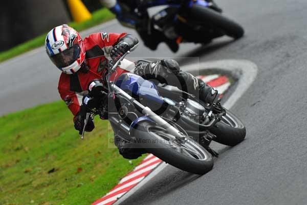 Motorcycle action photographs;cadwell;cadwell park photographs;event digital images;eventdigitalimages;motor racing louth lincolnshire;no limits trackday;peter wileman photography;trackday;trackday digital images;trackday photos