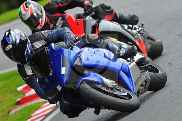 Motorcycle action photographs;cadwell;cadwell park photographs;event digital images;eventdigitalimages;motor racing louth lincolnshire;no limits trackday;peter wileman photography;trackday;trackday digital images;trackday photos