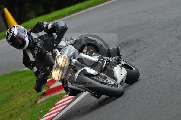 Motorcycle action photographs;cadwell;cadwell park photographs;event digital images;eventdigitalimages;motor racing louth lincolnshire;no limits trackday;peter wileman photography;trackday;trackday digital images;trackday photos