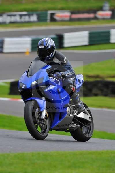 Motorcycle action photographs;cadwell;cadwell park photographs;event digital images;eventdigitalimages;motor racing louth lincolnshire;no limits trackday;peter wileman photography;trackday;trackday digital images;trackday photos