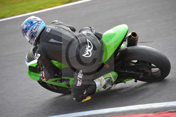 Motorcycle action photographs;cadwell;cadwell park photographs;event digital images;eventdigitalimages;motor racing louth lincolnshire;no limits trackday;peter wileman photography;trackday;trackday digital images;trackday photos