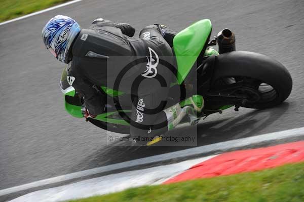 Motorcycle action photographs;cadwell;cadwell park photographs;event digital images;eventdigitalimages;motor racing louth lincolnshire;no limits trackday;peter wileman photography;trackday;trackday digital images;trackday photos