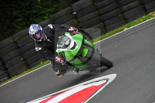 Motorcycle action photographs;cadwell;cadwell park photographs;event digital images;eventdigitalimages;motor racing louth lincolnshire;no limits trackday;peter wileman photography;trackday;trackday digital images;trackday photos