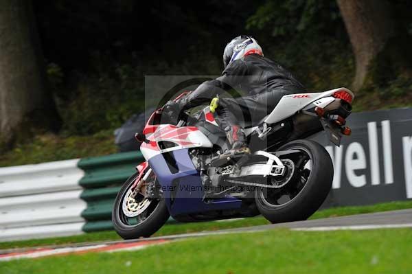 Motorcycle action photographs;cadwell;cadwell park photographs;event digital images;eventdigitalimages;motor racing louth lincolnshire;no limits trackday;peter wileman photography;trackday;trackday digital images;trackday photos