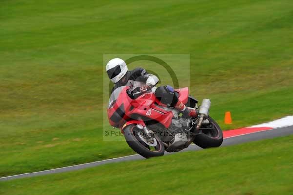 Motorcycle action photographs;cadwell;cadwell park photographs;event digital images;eventdigitalimages;motor racing louth lincolnshire;no limits trackday;peter wileman photography;trackday;trackday digital images;trackday photos