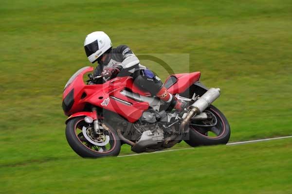 Motorcycle action photographs;cadwell;cadwell park photographs;event digital images;eventdigitalimages;motor racing louth lincolnshire;no limits trackday;peter wileman photography;trackday;trackday digital images;trackday photos