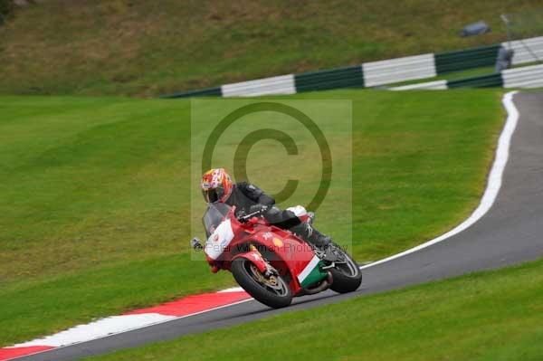 Motorcycle action photographs;cadwell;cadwell park photographs;event digital images;eventdigitalimages;motor racing louth lincolnshire;no limits trackday;peter wileman photography;trackday;trackday digital images;trackday photos