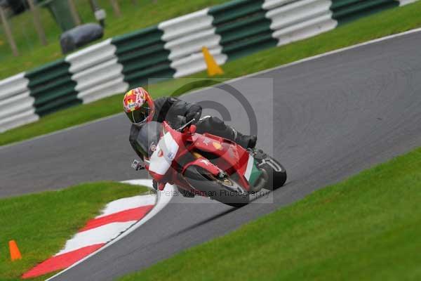 Motorcycle action photographs;cadwell;cadwell park photographs;event digital images;eventdigitalimages;motor racing louth lincolnshire;no limits trackday;peter wileman photography;trackday;trackday digital images;trackday photos