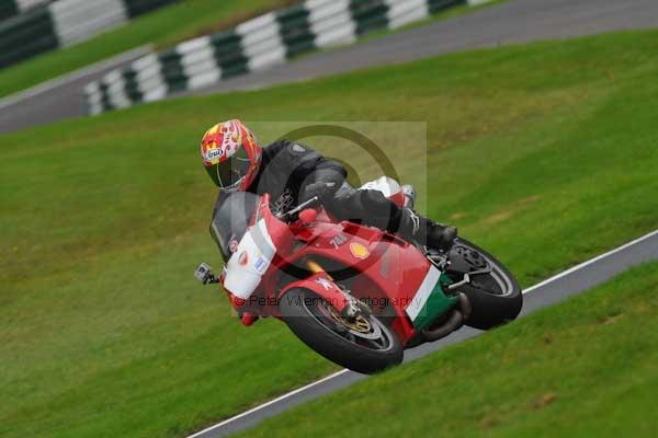 Motorcycle action photographs;cadwell;cadwell park photographs;event digital images;eventdigitalimages;motor racing louth lincolnshire;no limits trackday;peter wileman photography;trackday;trackday digital images;trackday photos