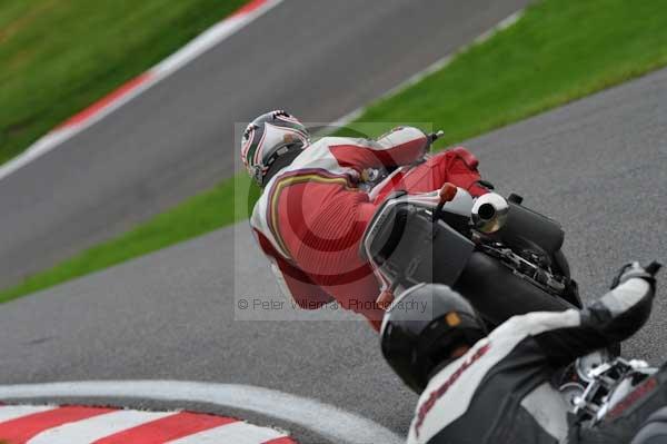 Motorcycle action photographs;cadwell;cadwell park photographs;event digital images;eventdigitalimages;motor racing louth lincolnshire;no limits trackday;peter wileman photography;trackday;trackday digital images;trackday photos