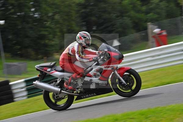 Motorcycle action photographs;cadwell;cadwell park photographs;event digital images;eventdigitalimages;motor racing louth lincolnshire;no limits trackday;peter wileman photography;trackday;trackday digital images;trackday photos