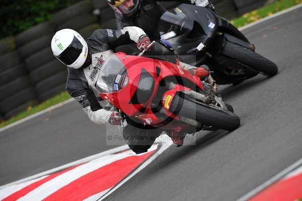 Motorcycle action photographs;cadwell;cadwell park photographs;event digital images;eventdigitalimages;motor racing louth lincolnshire;no limits trackday;peter wileman photography;trackday;trackday digital images;trackday photos