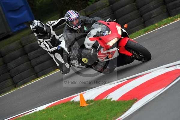 Motorcycle action photographs;cadwell;cadwell park photographs;event digital images;eventdigitalimages;motor racing louth lincolnshire;no limits trackday;peter wileman photography;trackday;trackday digital images;trackday photos