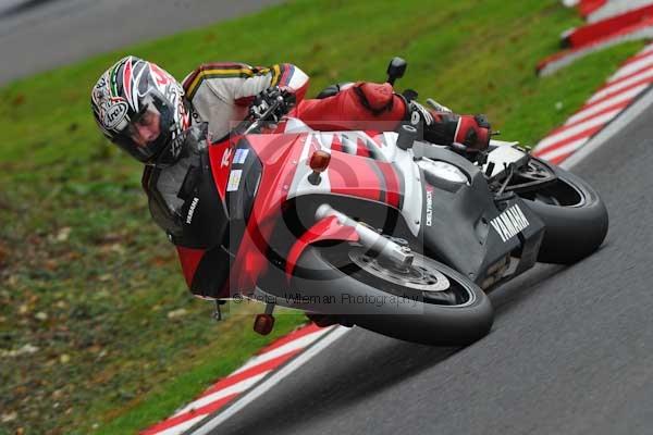 Motorcycle action photographs;cadwell;cadwell park photographs;event digital images;eventdigitalimages;motor racing louth lincolnshire;no limits trackday;peter wileman photography;trackday;trackday digital images;trackday photos