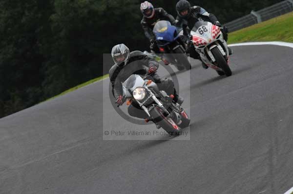 Motorcycle action photographs;cadwell;cadwell park photographs;event digital images;eventdigitalimages;motor racing louth lincolnshire;no limits trackday;peter wileman photography;trackday;trackday digital images;trackday photos