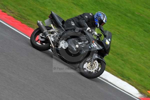 Motorcycle action photographs;cadwell;cadwell park photographs;event digital images;eventdigitalimages;motor racing louth lincolnshire;no limits trackday;peter wileman photography;trackday;trackday digital images;trackday photos