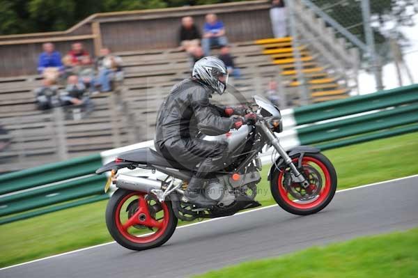 Motorcycle action photographs;cadwell;cadwell park photographs;event digital images;eventdigitalimages;motor racing louth lincolnshire;no limits trackday;peter wileman photography;trackday;trackday digital images;trackday photos