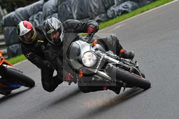 Motorcycle action photographs;cadwell;cadwell park photographs;event digital images;eventdigitalimages;motor racing louth lincolnshire;no limits trackday;peter wileman photography;trackday;trackday digital images;trackday photos