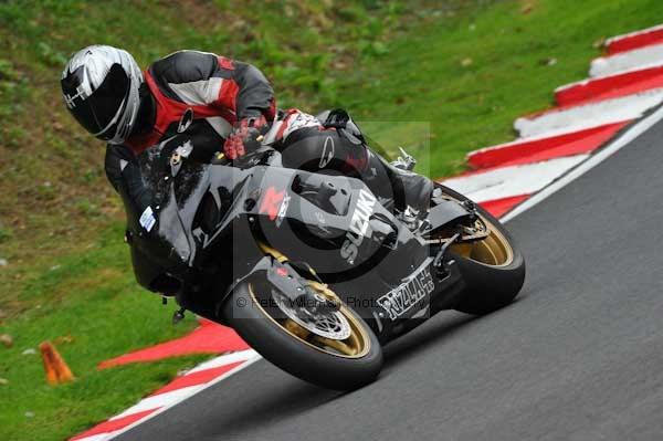 Motorcycle action photographs;cadwell;cadwell park photographs;event digital images;eventdigitalimages;motor racing louth lincolnshire;no limits trackday;peter wileman photography;trackday;trackday digital images;trackday photos