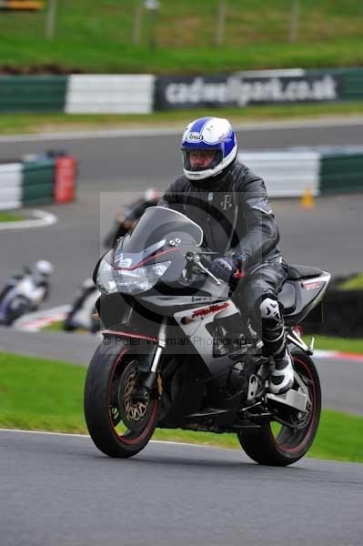 Motorcycle action photographs;cadwell;cadwell park photographs;event digital images;eventdigitalimages;motor racing louth lincolnshire;no limits trackday;peter wileman photography;trackday;trackday digital images;trackday photos