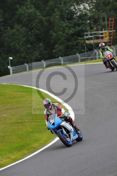 Motorcycle action photographs;cadwell;cadwell park photographs;event digital images;eventdigitalimages;motor racing louth lincolnshire;no limits trackday;peter wileman photography;trackday;trackday digital images;trackday photos