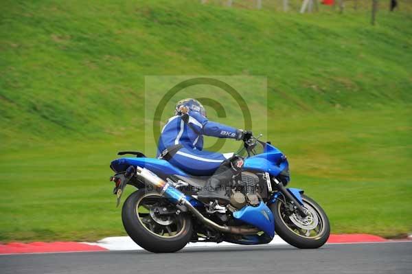 Motorcycle action photographs;cadwell;cadwell park photographs;event digital images;eventdigitalimages;motor racing louth lincolnshire;no limits trackday;peter wileman photography;trackday;trackday digital images;trackday photos