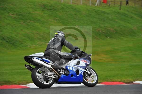 Motorcycle action photographs;cadwell;cadwell park photographs;event digital images;eventdigitalimages;motor racing louth lincolnshire;no limits trackday;peter wileman photography;trackday;trackday digital images;trackday photos