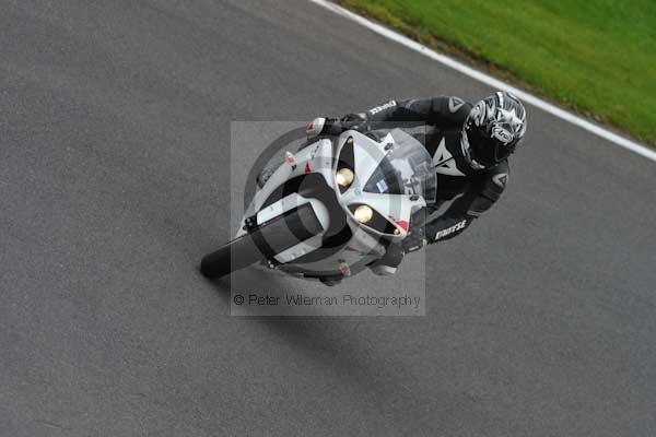 Motorcycle action photographs;cadwell;cadwell park photographs;event digital images;eventdigitalimages;motor racing louth lincolnshire;no limits trackday;peter wileman photography;trackday;trackday digital images;trackday photos