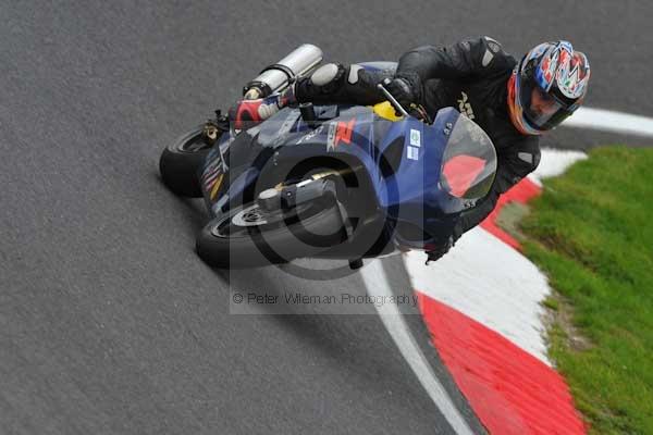 Motorcycle action photographs;cadwell;cadwell park photographs;event digital images;eventdigitalimages;motor racing louth lincolnshire;no limits trackday;peter wileman photography;trackday;trackday digital images;trackday photos