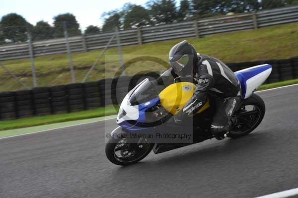 Motorcycle action photographs;cadwell;cadwell park photographs;event digital images;eventdigitalimages;motor racing louth lincolnshire;no limits trackday;peter wileman photography;trackday;trackday digital images;trackday photos