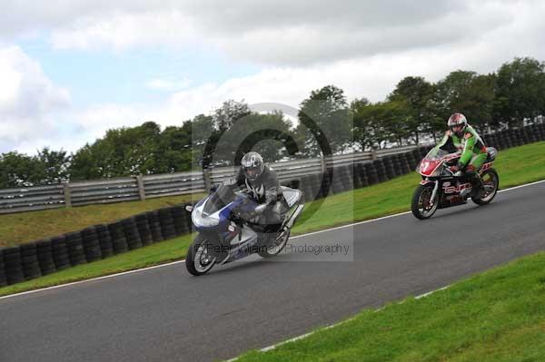 Motorcycle action photographs;cadwell;cadwell park photographs;event digital images;eventdigitalimages;motor racing louth lincolnshire;no limits trackday;peter wileman photography;trackday;trackday digital images;trackday photos