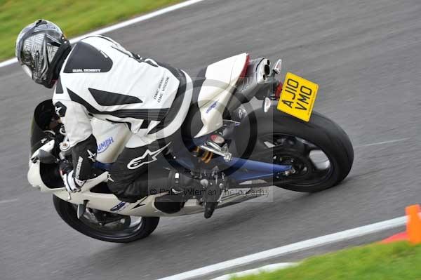 Motorcycle action photographs;cadwell;cadwell park photographs;event digital images;eventdigitalimages;motor racing louth lincolnshire;no limits trackday;peter wileman photography;trackday;trackday digital images;trackday photos