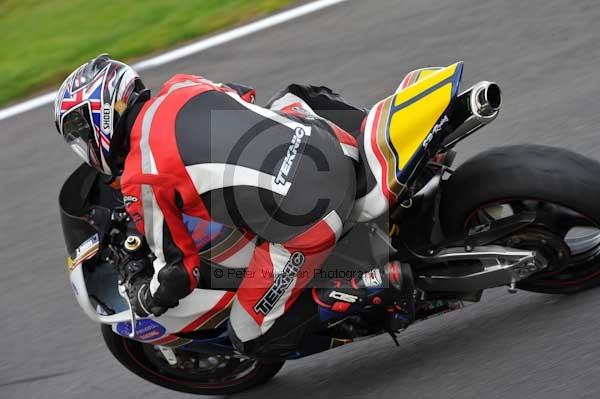 Motorcycle action photographs;cadwell;cadwell park photographs;event digital images;eventdigitalimages;motor racing louth lincolnshire;no limits trackday;peter wileman photography;trackday;trackday digital images;trackday photos