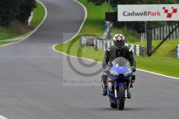 Motorcycle action photographs;cadwell;cadwell park photographs;event digital images;eventdigitalimages;motor racing louth lincolnshire;no limits trackday;peter wileman photography;trackday;trackday digital images;trackday photos