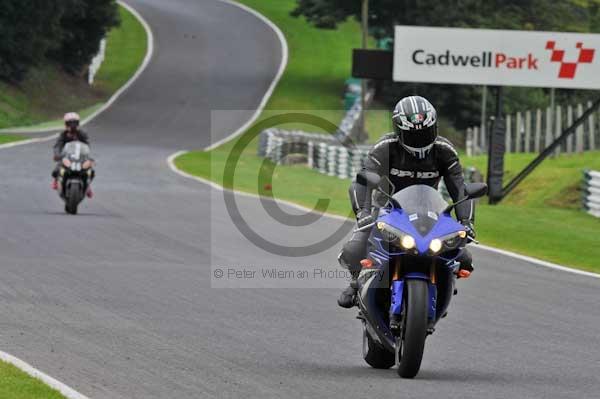 Motorcycle action photographs;cadwell;cadwell park photographs;event digital images;eventdigitalimages;motor racing louth lincolnshire;no limits trackday;peter wileman photography;trackday;trackday digital images;trackday photos