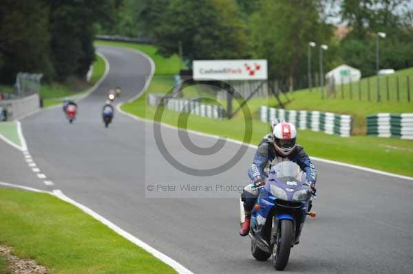 Motorcycle action photographs;cadwell;cadwell park photographs;event digital images;eventdigitalimages;motor racing louth lincolnshire;no limits trackday;peter wileman photography;trackday;trackday digital images;trackday photos