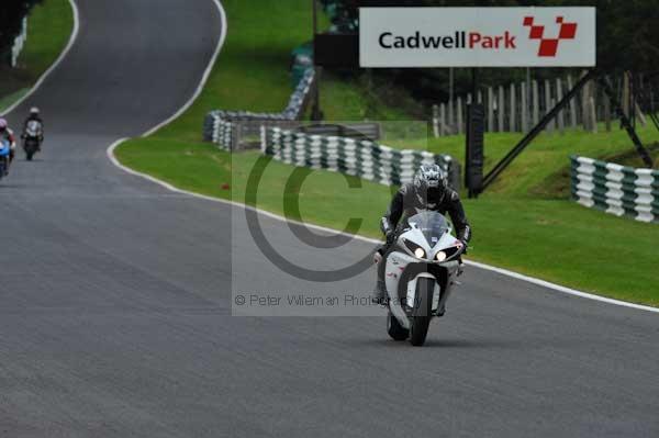 Motorcycle action photographs;cadwell;cadwell park photographs;event digital images;eventdigitalimages;motor racing louth lincolnshire;no limits trackday;peter wileman photography;trackday;trackday digital images;trackday photos