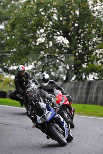 Motorcycle action photographs;cadwell;cadwell park photographs;event digital images;eventdigitalimages;motor racing louth lincolnshire;no limits trackday;peter wileman photography;trackday;trackday digital images;trackday photos