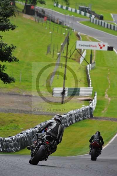 Motorcycle action photographs;cadwell;cadwell park photographs;event digital images;eventdigitalimages;motor racing louth lincolnshire;no limits trackday;peter wileman photography;trackday;trackday digital images;trackday photos