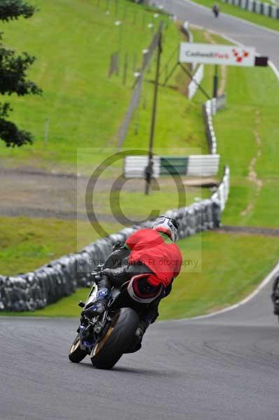 Motorcycle action photographs;cadwell;cadwell park photographs;event digital images;eventdigitalimages;motor racing louth lincolnshire;no limits trackday;peter wileman photography;trackday;trackday digital images;trackday photos