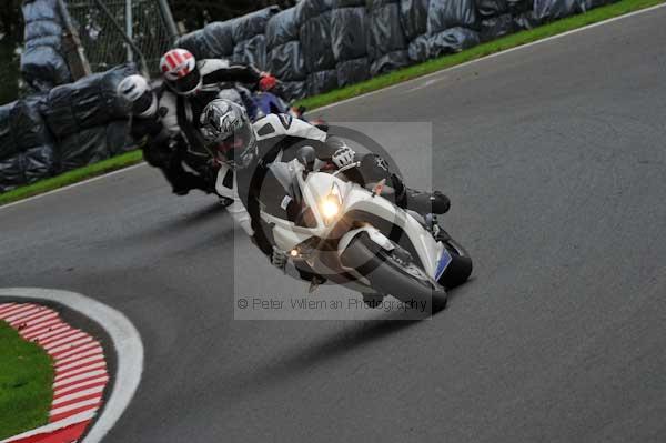 Motorcycle action photographs;cadwell;cadwell park photographs;event digital images;eventdigitalimages;motor racing louth lincolnshire;no limits trackday;peter wileman photography;trackday;trackday digital images;trackday photos