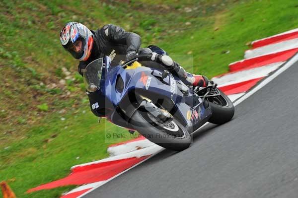 Motorcycle action photographs;cadwell;cadwell park photographs;event digital images;eventdigitalimages;motor racing louth lincolnshire;no limits trackday;peter wileman photography;trackday;trackday digital images;trackday photos