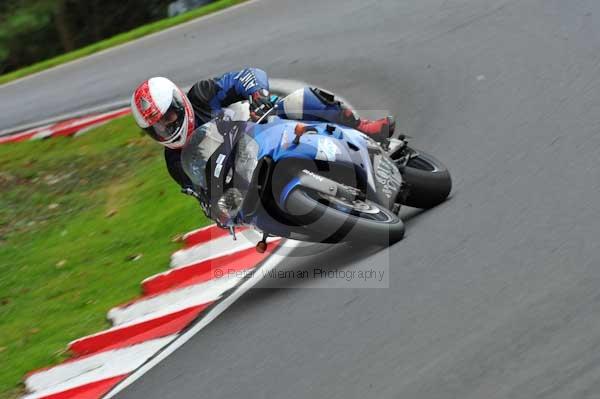 Motorcycle action photographs;cadwell;cadwell park photographs;event digital images;eventdigitalimages;motor racing louth lincolnshire;no limits trackday;peter wileman photography;trackday;trackday digital images;trackday photos