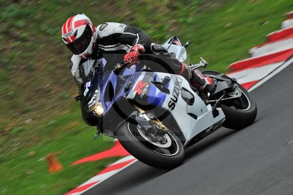 Motorcycle action photographs;cadwell;cadwell park photographs;event digital images;eventdigitalimages;motor racing louth lincolnshire;no limits trackday;peter wileman photography;trackday;trackday digital images;trackday photos