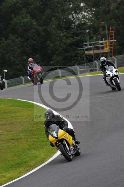 Motorcycle action photographs;cadwell;cadwell park photographs;event digital images;eventdigitalimages;motor racing louth lincolnshire;no limits trackday;peter wileman photography;trackday;trackday digital images;trackday photos