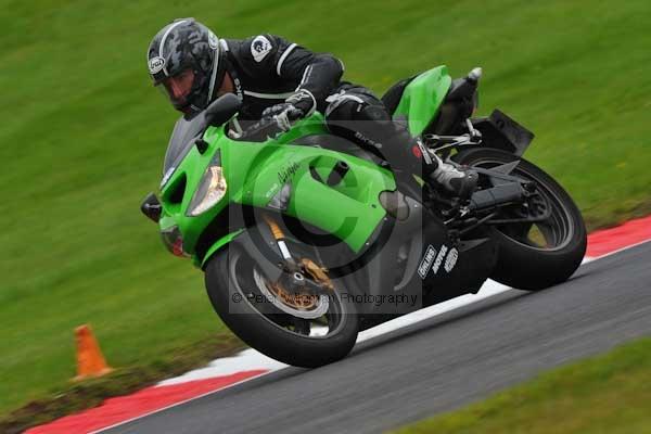 Motorcycle action photographs;cadwell;cadwell park photographs;event digital images;eventdigitalimages;motor racing louth lincolnshire;no limits trackday;peter wileman photography;trackday;trackday digital images;trackday photos