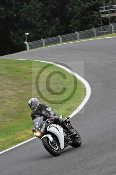 Motorcycle action photographs;cadwell;cadwell park photographs;event digital images;eventdigitalimages;motor racing louth lincolnshire;no limits trackday;peter wileman photography;trackday;trackday digital images;trackday photos