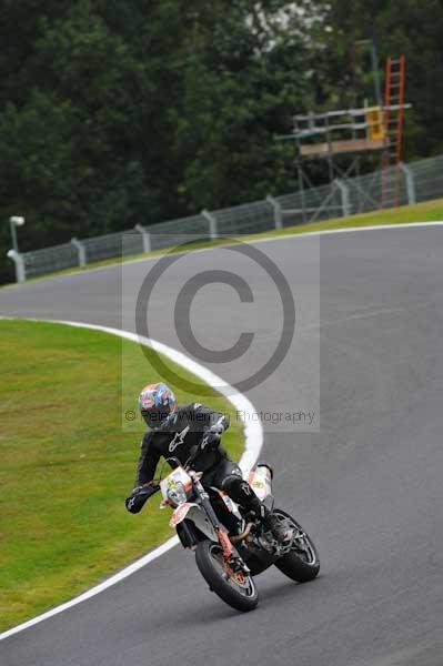 Motorcycle action photographs;cadwell;cadwell park photographs;event digital images;eventdigitalimages;motor racing louth lincolnshire;no limits trackday;peter wileman photography;trackday;trackday digital images;trackday photos